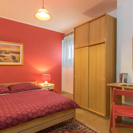 Apartment Natalia 2 Mit Gemeinschaftspool